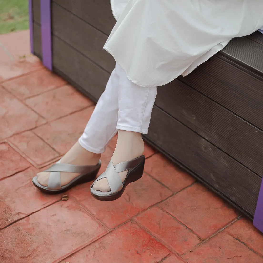 Defect Safya Criss-Cross Sandal