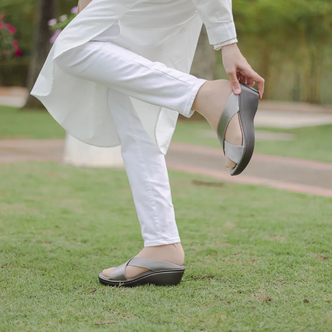 Defect Safya Criss-Cross Sandal