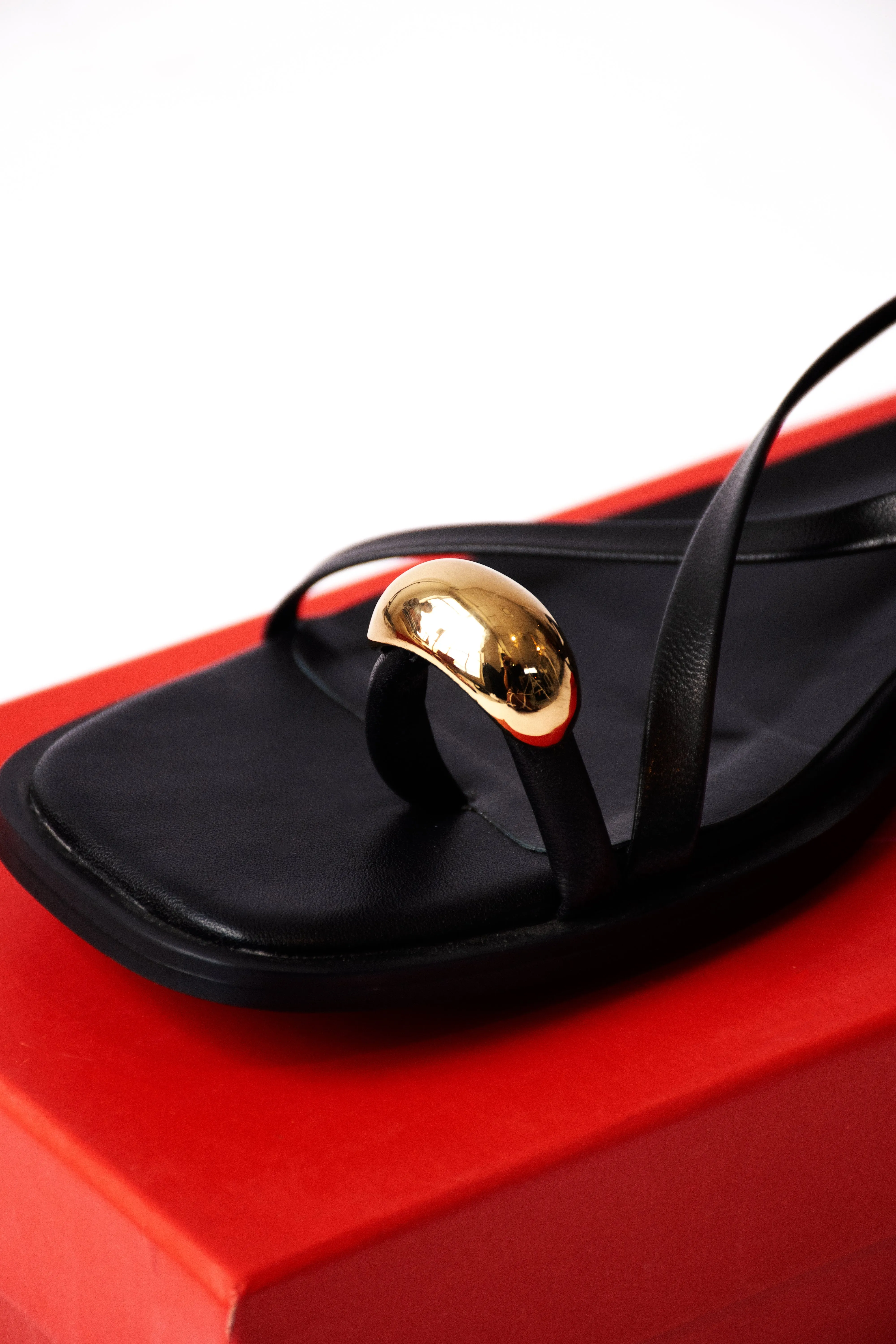 Luxe Cross Over Sandal in Black